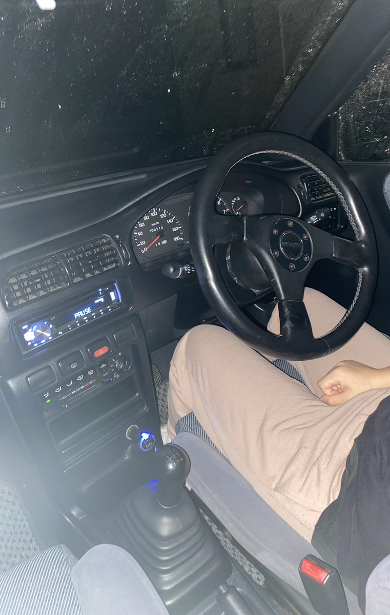 kaname_04_'s tweet photo. 今日は駐車上手く行ったよ！
#mt #mt車 #マニュアル車 #パルサー #セダン #x1r #旧車 #90年代 #車好きと繋がりたい https://t.co/V7AE764eHB