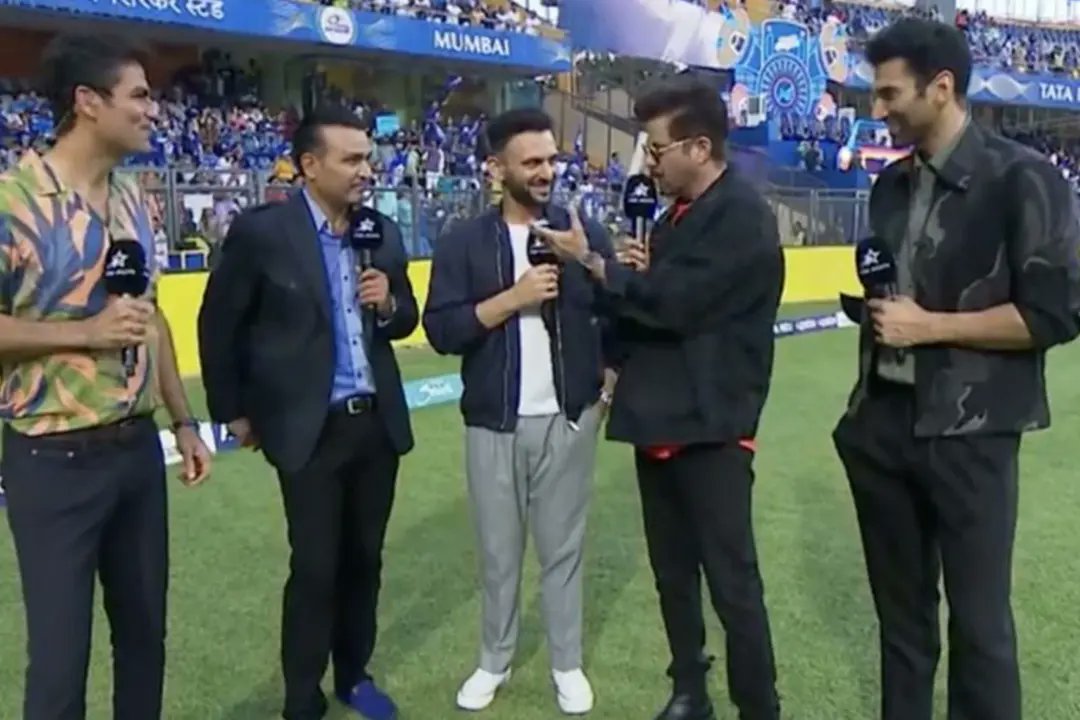Ark_ki_deewaani's tweet photo. Yesterday's glimpse from #iplt20 
.
.
.
#AdityaRoyKapur and #anilkapoor for #thenightmanager promotions 
#AdityaRoyKapoor #MumbaiIndians https://t.co/2RG65n9TZp