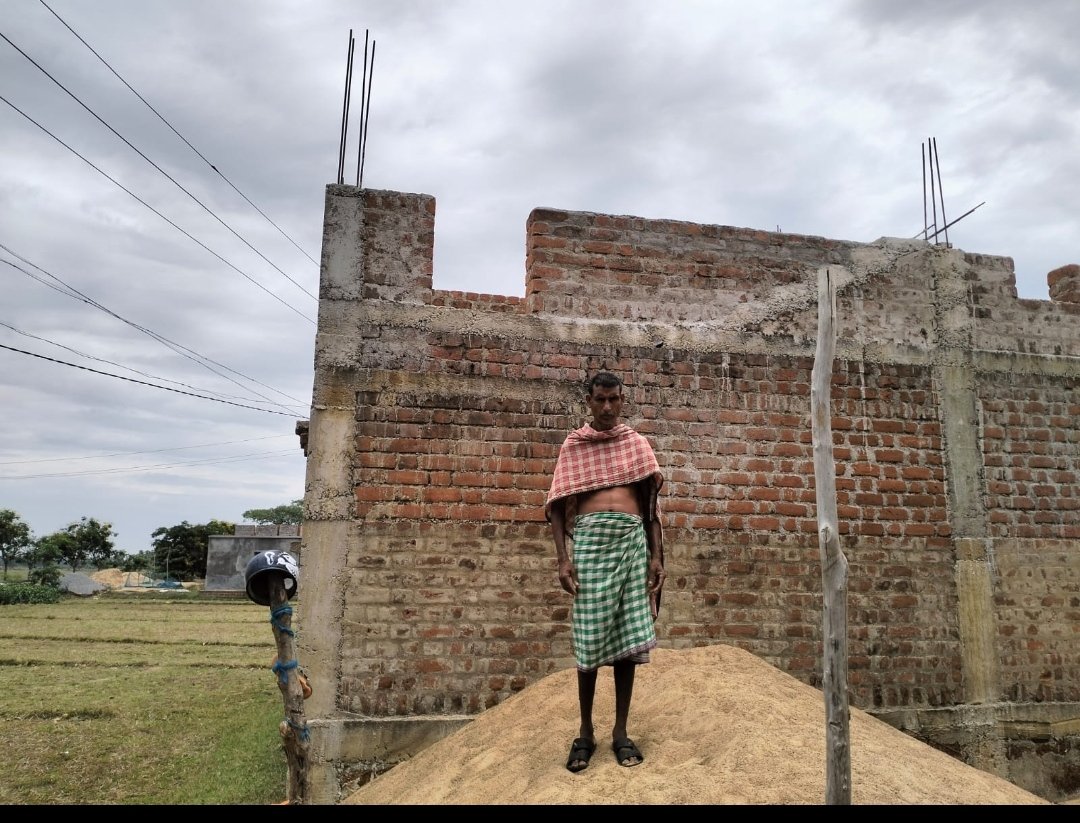 PalaiBapujee's tweet photo. Due to electric current 11kv going over this so the extension of this house is pending since last 3 year 
We repeatedly contacting @TPSODL branch MALUD KRUSHNAPRASAD, PURI ,they r helpless to help us THERE is no solution of problem.Literally we lost our 2pair of shoes Plz help us https://t.co/1tUUd0CibB
