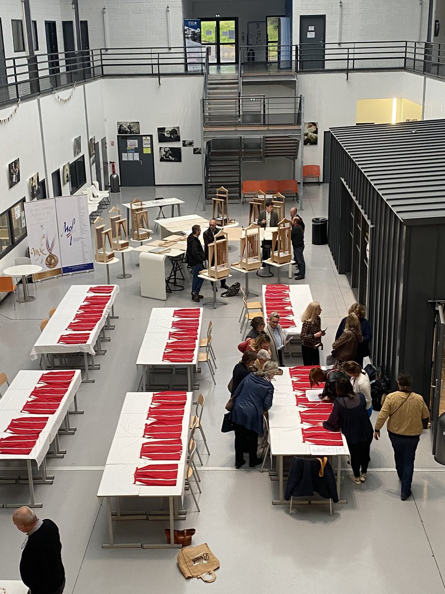 les2_rives's tweet photo. Le grand jour de la correction des épreuves régionales du concours du meilleur apprenti dans l atrium du pôle sup du lycée Saint Joseph LES 2 RIVES Landerneau. Des corrections soignées par les professionnels et bénévoles présents.
Un grand merci à eux pour leur investissement https://t.co/hxEvEMqAEj