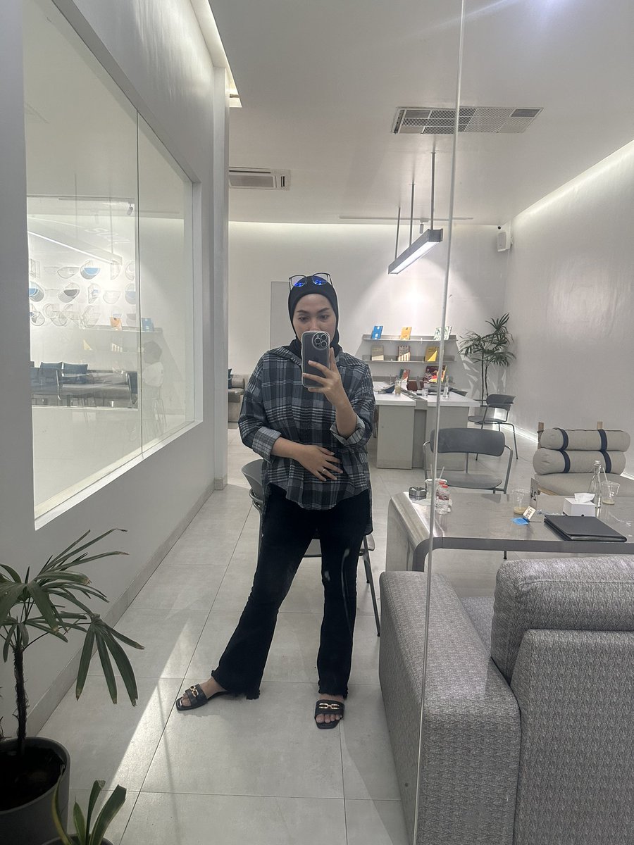 12Faradyba's tweet photo. Otw 58kg ygy 😅 https://t.co/puOlV3W7VH