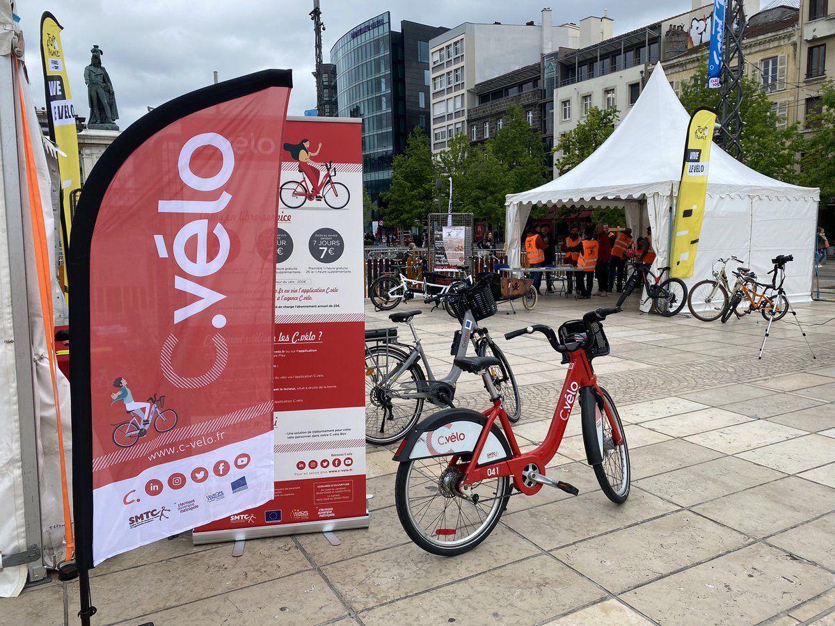 InspireClrmnt's tweet photo. Toute la journée, l’équipe #InspireClermont vous attend à la Fête du Tour : Faites du vélo, place de Jaude ! 🚲🚌

L’occasion de (re)découvrir le projet, de suivre les dernières actualités et de poser vos questions. 💬 https://t.co/roXxKa8uai