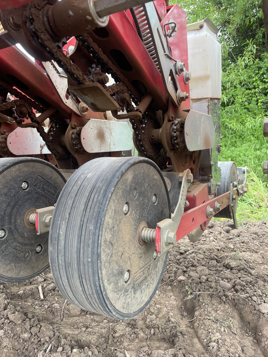 hawford_john's tweet photo. @Tom_Clarke @bencm305 @Farmer_Tom_UK @toucan_farm We’re in a similar situation with fussy drills (salad onions/beetroot) but struggling to find anything off the shelf/readily available to adapt them https://t.co/QTWqAPeYX7
