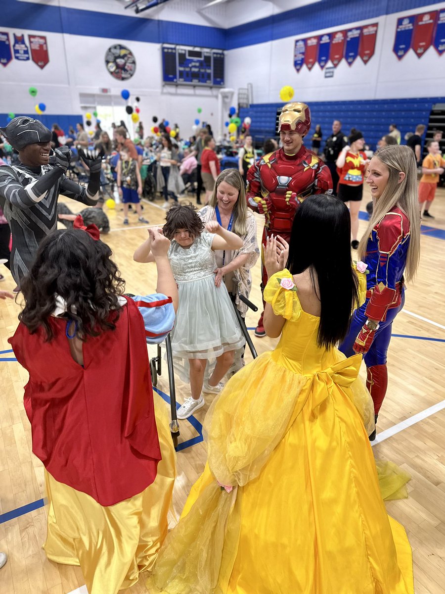 JessV1313's tweet photo. If you ever doubt if there are still amazing people in the world, don’t. They were all in Ravenna yesterday! Thank you, beyond words, to each of you❤️ 2023 Celebrating Our Superheroes was a success. #leadwithlove #onlyinravenna @PavelHenderson @RavennaSupt @ravenna_HR @lrcris https://t.co/zY70cwzpgG