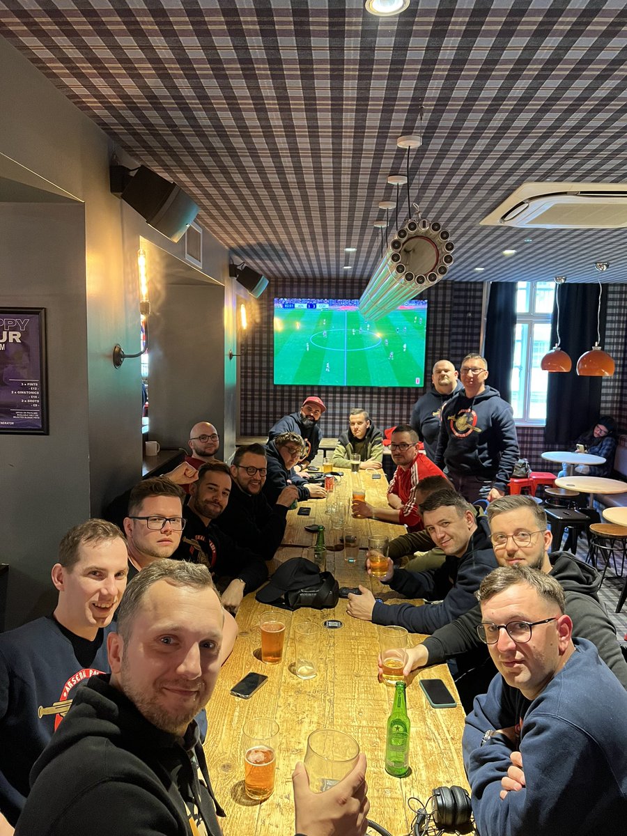 ArsenalPolandSC's tweet photo. Waiting for Wembley!! Arsenal Poland Supporters Club on London tour. #ArsenalPoland #APSC #MatchOfTheSeason https://t.co/dW2mj7pDKQ