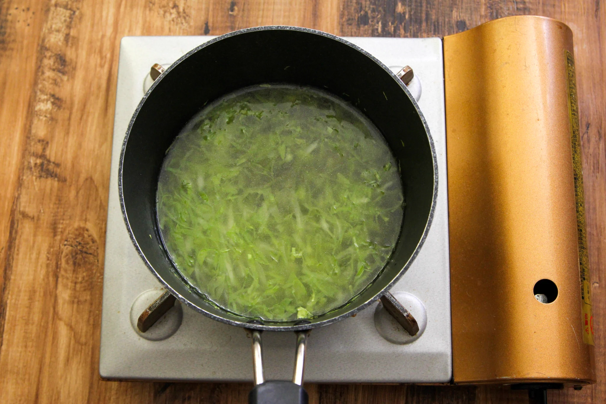 メインの食材がキャベツだから、遅い時間でも罪悪感なく食べられそう！とっても美味しそうな「スープ」レシピ！