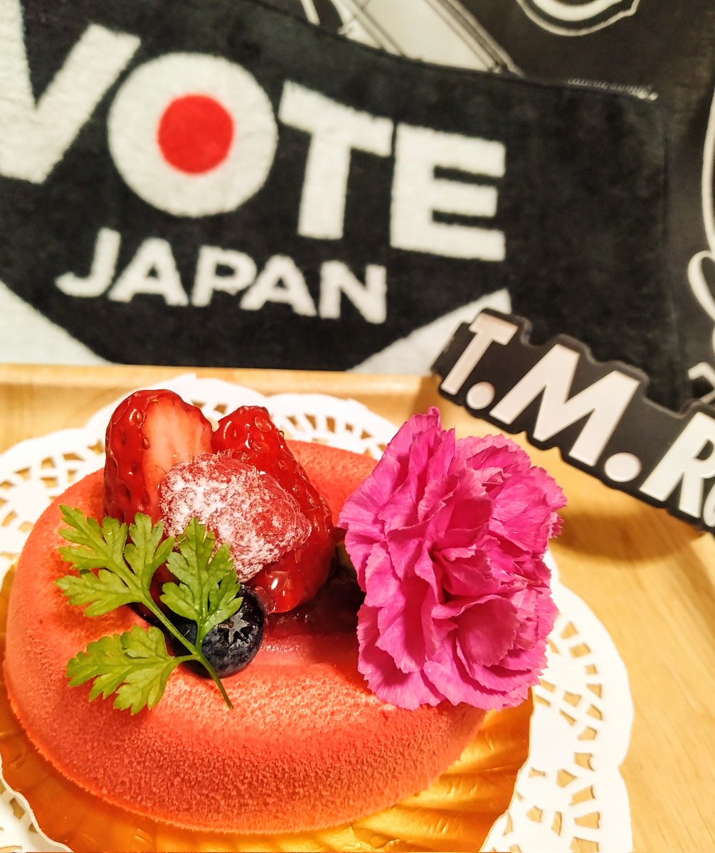 sm_type919's tweet photo. T.M.Revolution 27周年おめでとう！
ありがとう！好きだ〜！ https://t.co/FFVortBibK
