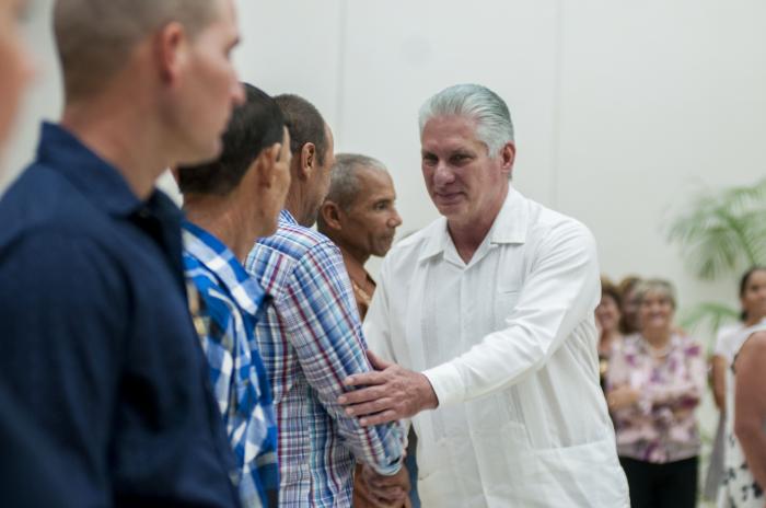 Altos honores al pecho de los mejores campesinos pcc.cu/noticias/altos…