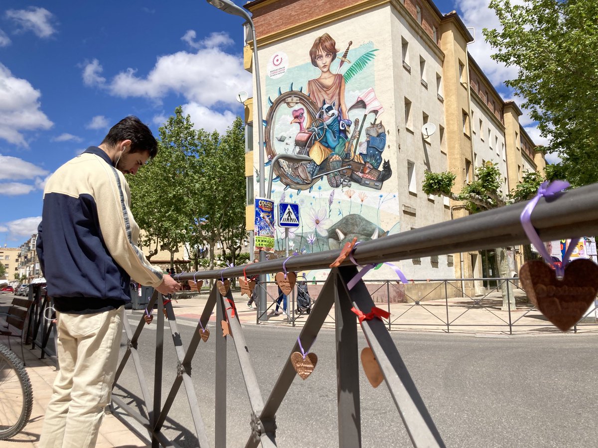 ADuero's tweet photo. En varios puntos de #Aranda han aparecido mariposas y corazones con el mensaje #CuidarAranda y con la firma de ⁦@PodemosAranda⁩  e ⁦@IU_Aranda⁩ 
El 28M hay que votar a ⁦@PODEMOS⁩ e ⁦@IzquierdaUnida⁩
En todas las candidaturas de coalición. https://t.co/gUhSMNhx0l