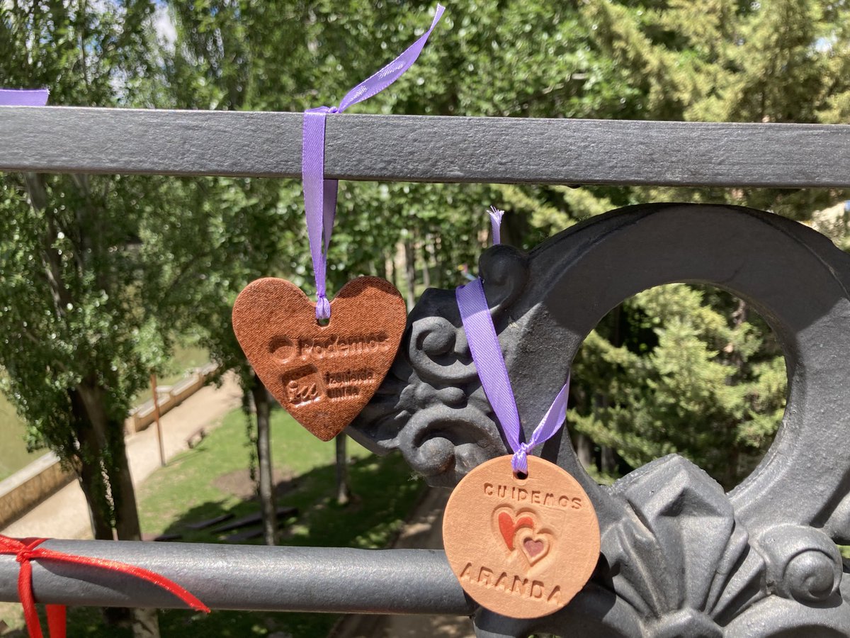 ADuero's tweet photo. En varios puntos de #Aranda han aparecido mariposas y corazones con el mensaje #CuidarAranda y con la firma de ⁦@PodemosAranda⁩  e ⁦@IU_Aranda⁩ 
El 28M hay que votar a ⁦@PODEMOS⁩ e ⁦@IzquierdaUnida⁩
En todas las candidaturas de coalición. https://t.co/gUhSMNhx0l