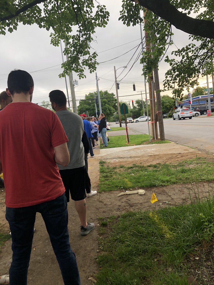 marghie's tweet photo. The things we do for our kids. #Magees #line final days. 7:40, will there be cookies left? https://t.co/VhvUe7kBdH