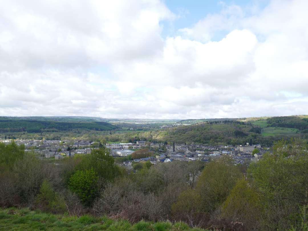 Come along tomorrow morning for our monthly Sunday walk! Meet at 10.00am in front of #Bingley Arts Centre for a 2 hours/5 miles walk. Our walk leader Cedric will take you up to Gilstead Crag, on to Prince of Wales Park, then the Five Rise Locks and back in town along the river.