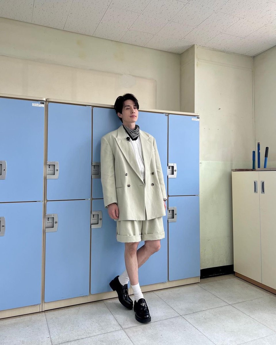 kdrama_menfess's tweet photo. •kdm• Ketika om om 41 tahun cosplay jadi anak sekolahan👶🏻

Lee Dong Wook dan Kim Bum jadi guest star The KStar Next Door buat promoin drama Tale Of The Nine Tailed 1938. Yang penasaran monggo langsung cek youtube mereka🙌🏻
https://t.co/kbqXuQFipG https://t.co/giYdkrKf0y