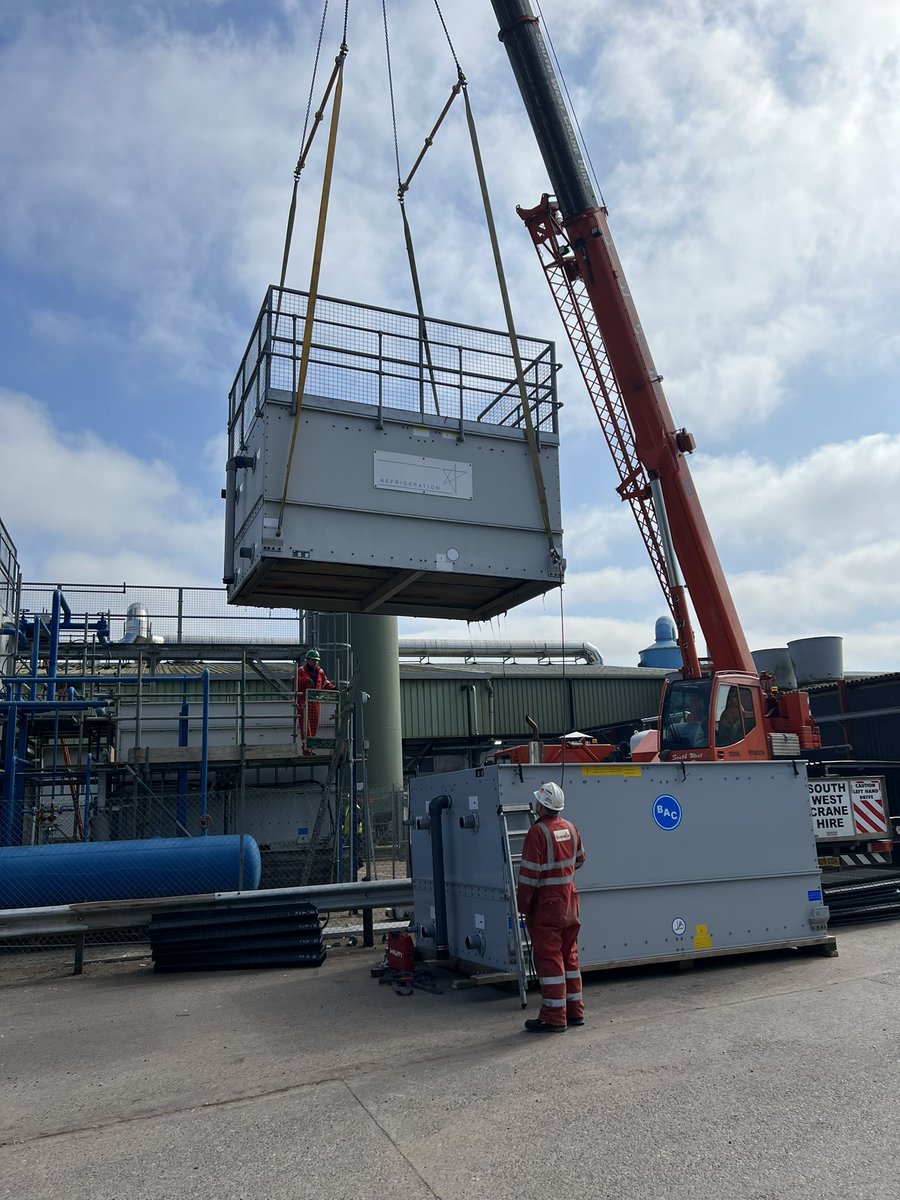 SangwinPlant's tweet photo. Busy #Saturdaymornig for @SangwinPlant @SangwinGroup #contractlifting #cranehire #plantinstallation @CoolingIsBAC @MODULIFTUK #machinemoving Hope we all get back in time for #Eurovision2023 😎 https://t.co/qRAIeRcNRT