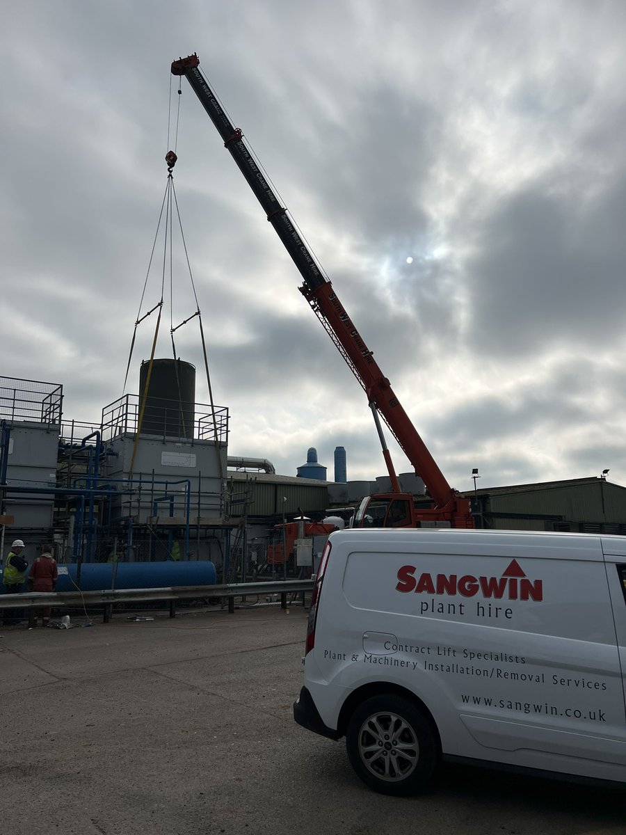 SangwinPlant's tweet photo. Busy #Saturdaymornig for @SangwinPlant @SangwinGroup #contractlifting #cranehire #plantinstallation @CoolingIsBAC @MODULIFTUK #machinemoving Hope we all get back in time for #Eurovision2023 😎 https://t.co/qRAIeRcNRT
