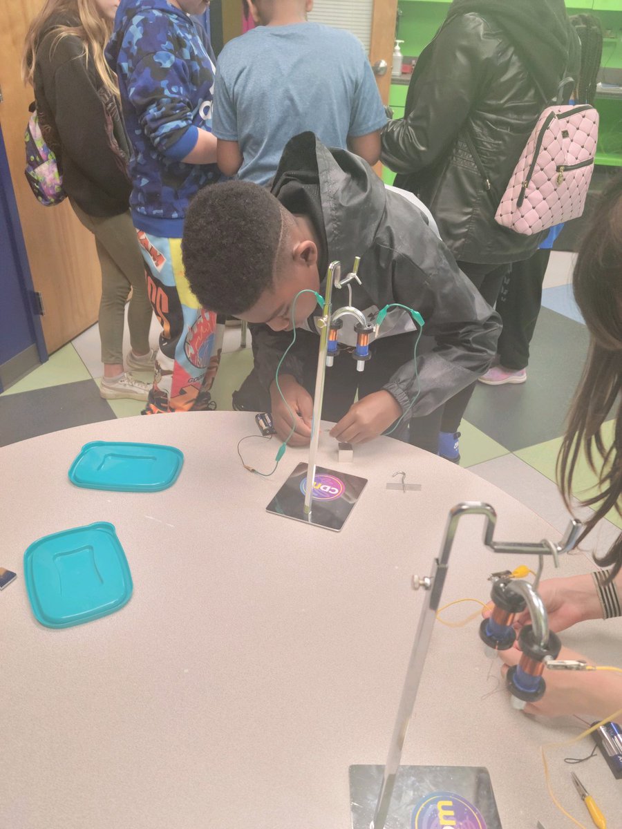 PGE_HCS's tweet photo. STEM in Motion during @PGE_HCS 5th graders trip to the Creative Discovery Museum and Rock City in Chattanooga, TN today😊🙌🏽#GaSTEM #STEMeducation #STEMcertifiedschool https://t.co/8gGNKh9RdJ