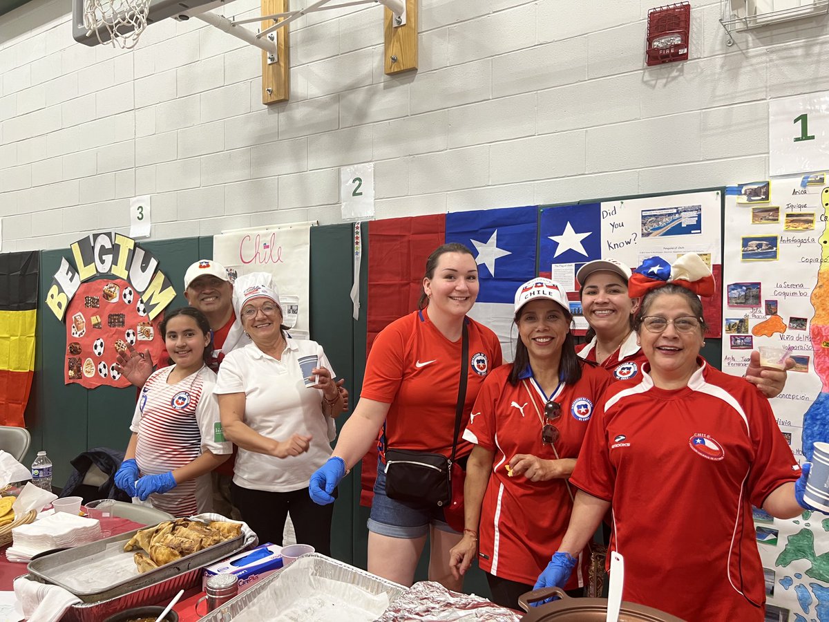 DwinterSprings's tweet photo. Springs School World’s Fair was a huge success. Special thanks to Ms. Cleary, Mrs. Firemark, The Springs Diversity Ambassadors, our parents and volunteers. https://t.co/Wblgt0jVd0