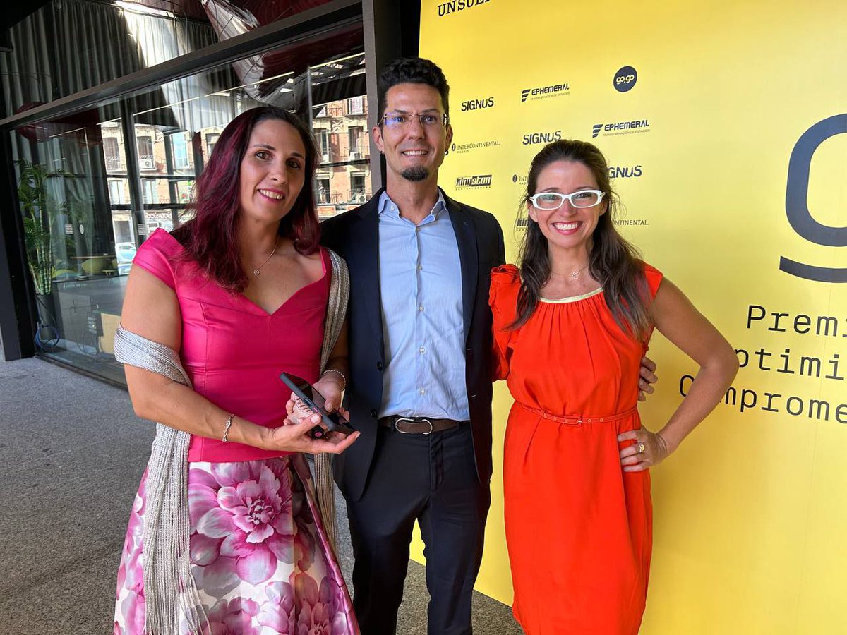 Maria_Ble_'s tweet photo. 💫Nuestra amiga @martaARTEagaF nos invitó a la gala de entrega de premios de @ATUSmag, pudimos conocer personas extraordinarias, personas con propósito que hacen un mundo...Un poquito mejor ❤¡Gracias! @iro2009 @carlosble 
#optimistascomprometidos https://t.co/uqQDHy2qks