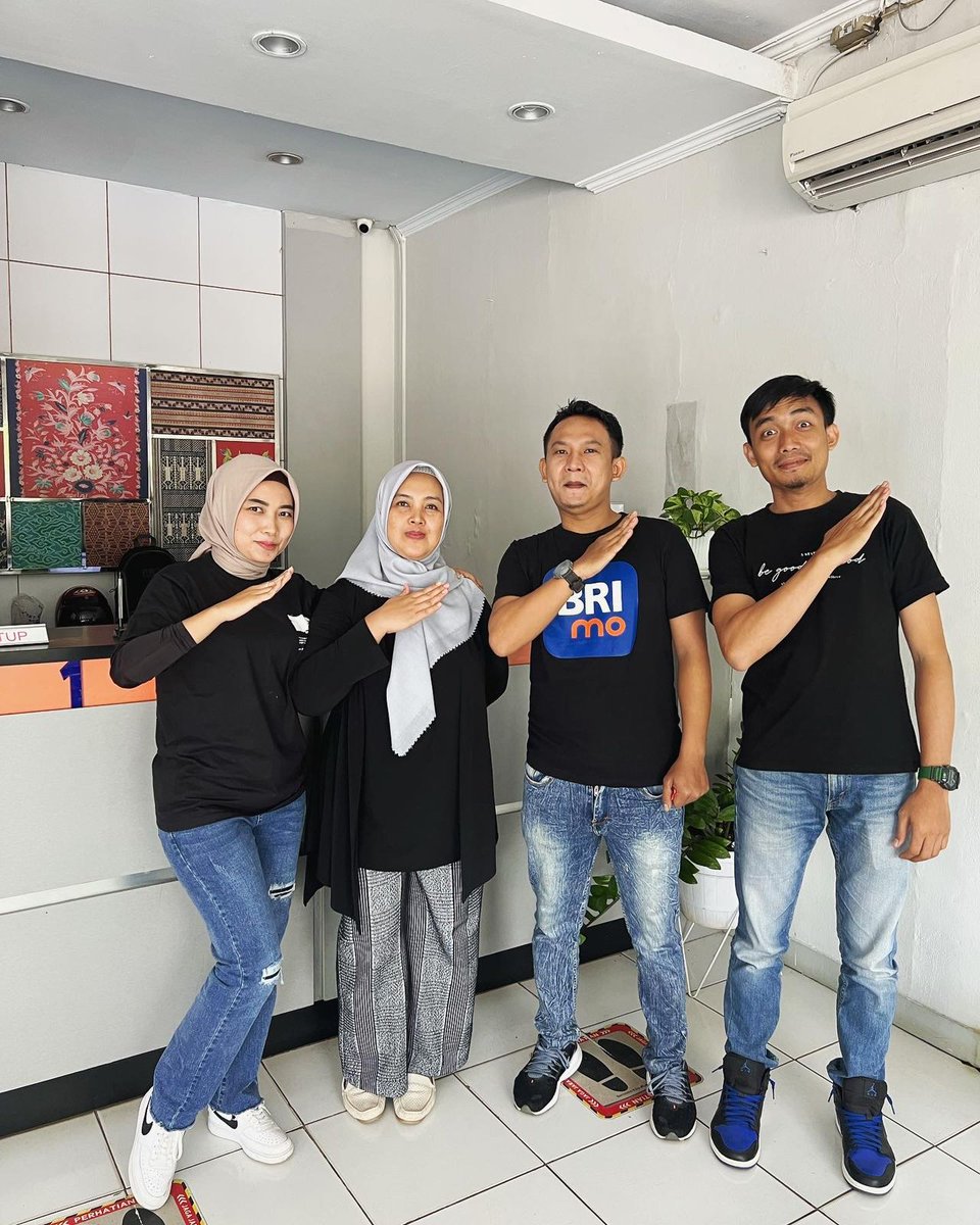 ferdiramdan's tweet photo. Petugas penagih tunggakan 
Siikaaatt borr....blaem blaem🙋‍♂️ https://t.co/i4R1CfvMO0