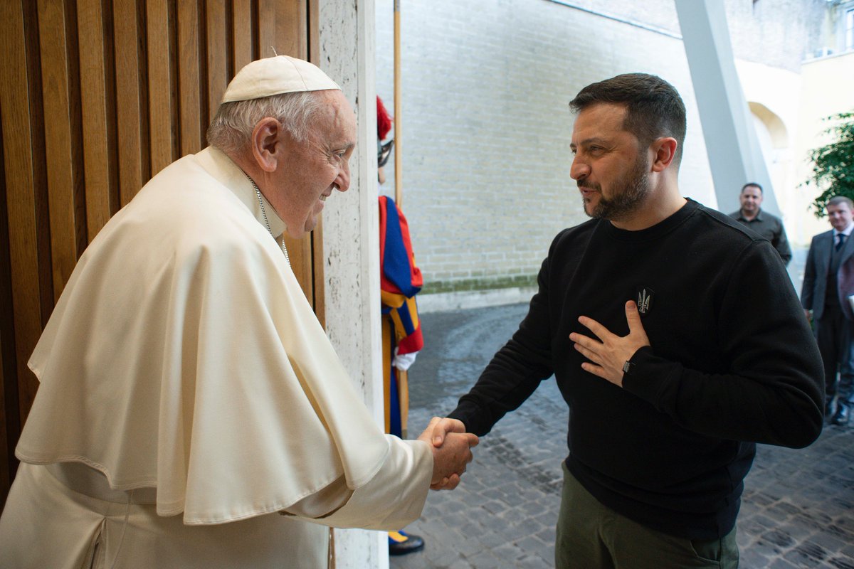 Oggi nell'aula Paolo VI si è svolto l'incontro del Presidente d’Ucraina Volodymyr Zelenskyi con Papa Francesco.