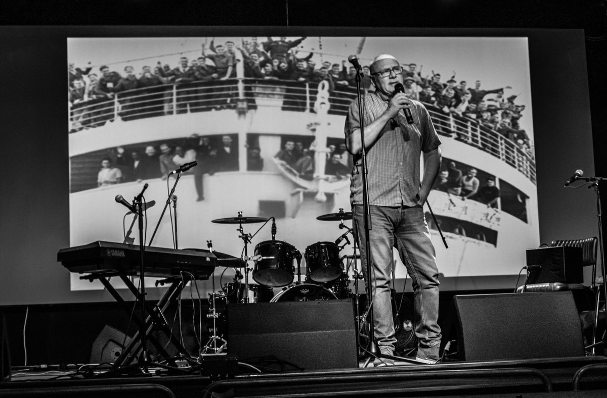 Nick Ruff of #KirkleesUnison speaking at our #LoveMusicHateRacism event at <a href="/smilebarvenue/">Smilebarandvenue</a> 

Gig raising funds for #EnoughIsEnough and #LMHR. Rammed!