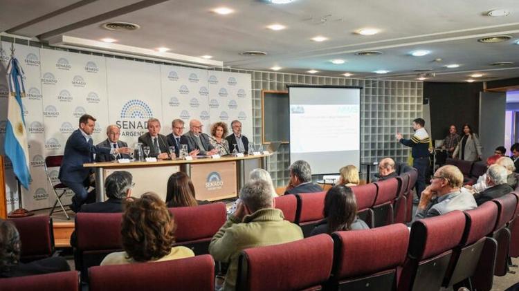 CorredorBiocRN's tweet photo. El #CorredorBioceánicoNorpatagonico participó de reunión sobre #cabotaje fluviomarítimo. El encuentro se realizó por convocatoria del Senador Nacional por #Corrientes, #EduardoVischi, y a propuesta de #AIMAS, en el #Senado de la Nación. https://t.co/I8WPA8mGzd https://t.co/V655a0zGXQ