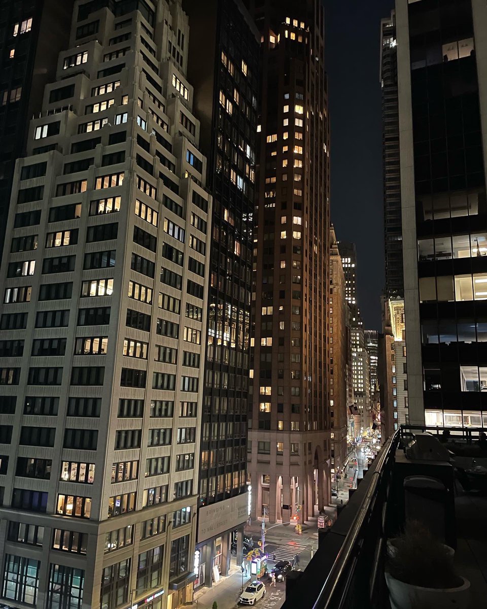 dprincess11's tweet photo. nyc.🤪 https://t.co/txmOuWhGlh