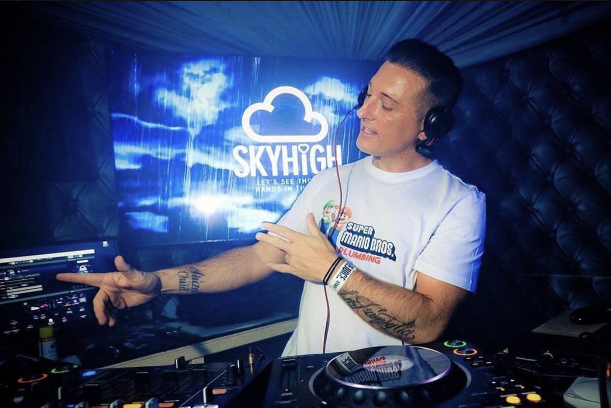 Mighty <a href="/skyhigh_dj/">SKYHIGH ☁️ Benjamin</a> for #alluringsaturdays tonight at #bromley favourite #funfactory 
⭐️Complimentary entry for ladies on guest list before 11.30 p.m.
⭐️ all house drinks £4 before 11.30 p.m. 
🍹💃🍾🥂
For guest list &amp; VIP Tables visit 
vuvuclub.com

Dress code: Smart
