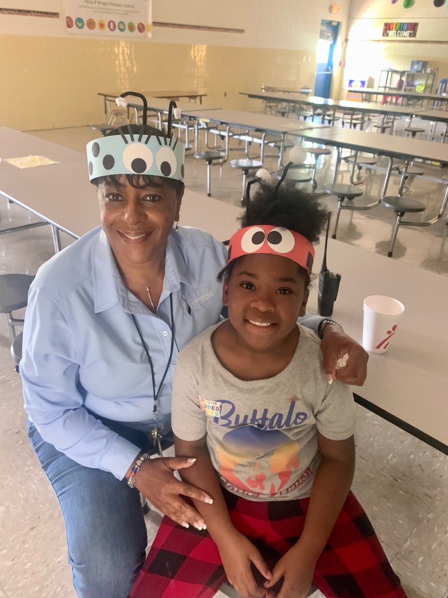RBWTinyTigers's tweet image. 2nd grade had a whole day of bug fun! They read texts about bugs, did math facts about bugs, and even got to eat “bug in the dirt”. Plus they made super cute bug hats to wear all day!
