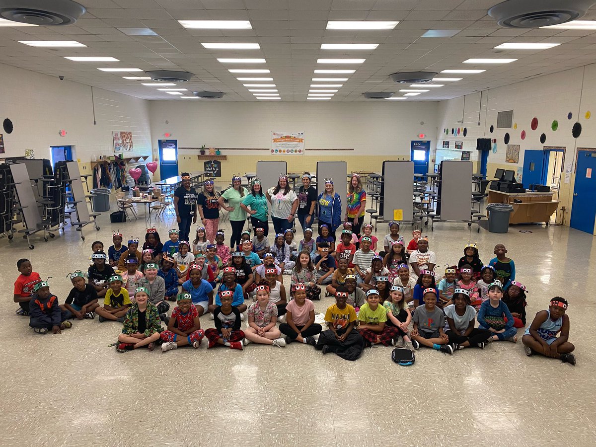 RBWTinyTigers's tweet image. 2nd grade had a whole day of bug fun! They read texts about bugs, did math facts about bugs, and even got to eat “bug in the dirt”. Plus they made super cute bug hats to wear all day!