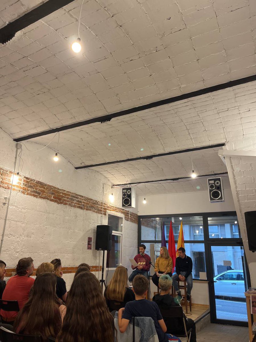 jovesvilamajor's tweet photo. Ahir a l’acte d’ @arranterrassa, pensant entorn el feixisme i l’extrema dreta de la mà de Betlem Agulló. https://t.co/QPWZeQDfNF
