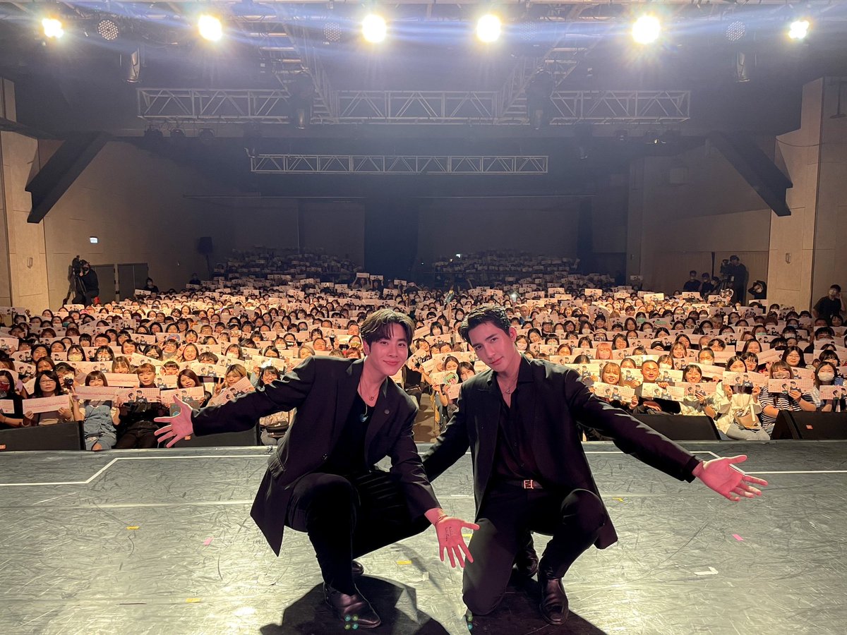 GMMTV's tweet photo. Thank you very much to Taipei fans for making smiles and sharing these good memories together. Today, it was so amazing and We really enjoyed  it. We hope to see you again next time. 🤎❤️

ขอบคุณแฟนๆ ไทเปทุกคนที่มาร่วมสร้างรอยยิ้มและความทรงจำดีๆ นะครับ วันนี้สนุกมากๆ หวังว่าเราจะได้เจอกันอีกนะครับ 🤎❤️

#EarthMix1stFMinTaipei
#GMMTV