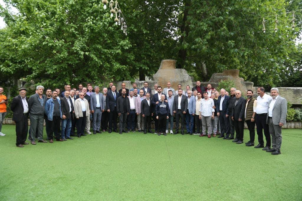 AkinDalgic's tweet photo. Gençlik Kolları Genel Başkanımız Sayın Eyyüp Kadir İNAN Pınarbaşı esnaflarımızla buluştu. Katılan tüm meclis üyelerimize,oda kooperatif başkanlarımıza ve kıymetli esnaflarımıza teşekkür ederiz. https://t.co/b3VbcUVH2c