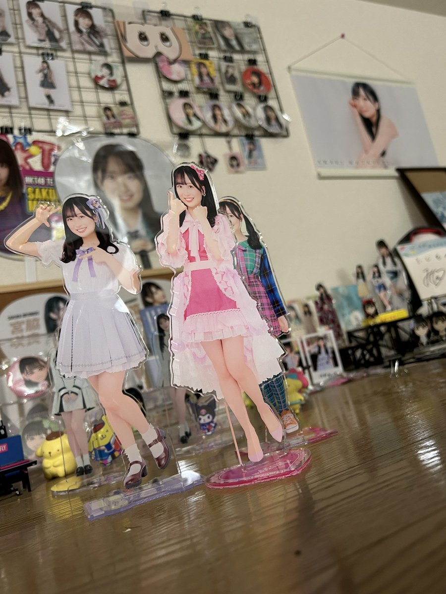 sakuakamiku's tweet photo. あーちゃんの卒業記念グッズのアクスタ届いた!どれも可愛すぎるし大きい!土台もそれぞれの楽曲イメージして作られてるしめちゃくちゃ可愛い!
これが最後のあーちゃんグッズ��と考えると寂しすぎるけど、これ持ってたくさん一致活する!
#あーちゃんきいてー
#achanmemory
#あかりmail
#渡部愛加里 https://t.co/agNOFIfCI9