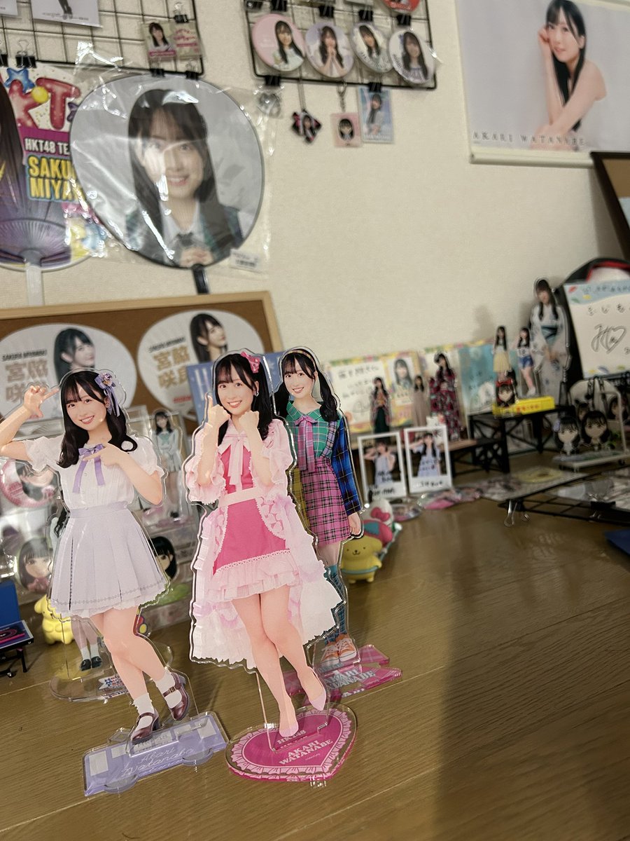 sakuakamiku's tweet photo. あーちゃんの卒業記念グッズのアクスタ届いた!どれも可愛すぎるし大きい!土台もそれぞれの楽曲イメージして作られてるしめちゃくちゃ可愛い!
これが最後のあーちゃんグッズ��と考えると寂しすぎるけど、これ持ってたくさん一致活する!
#あーちゃんきいてー
#achanmemory
#あかりmail
#渡部愛加里 https://t.co/agNOFIfCI9