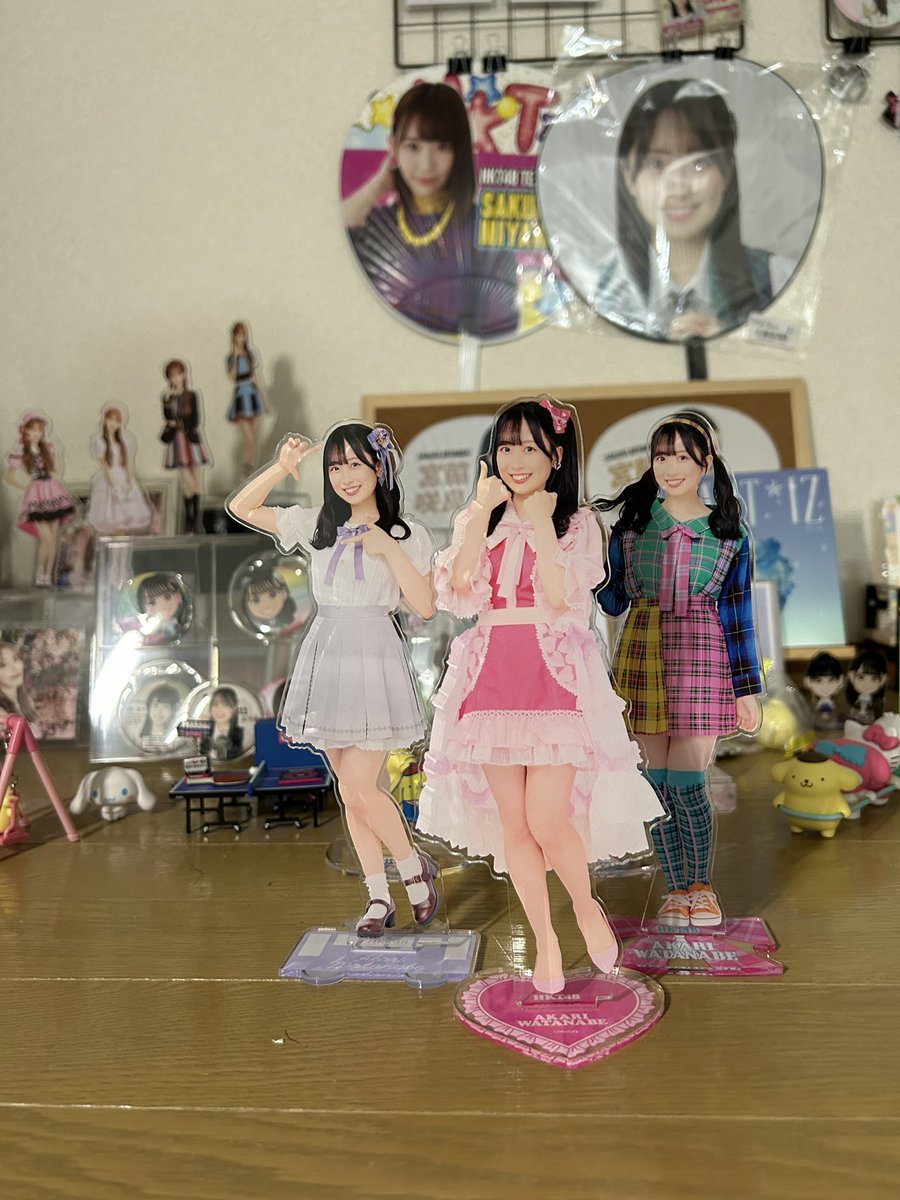 sakuakamiku's tweet photo. あーちゃんの卒業記念グッズのアクスタ届いた!どれも可愛すぎるし大きい!土台もそれぞれの楽曲イメージして作られてるしめちゃくちゃ可愛い!
これが最後のあーちゃんグッズ��と考えると寂しすぎるけど、これ持ってたくさん一致活する!
#あーちゃんきいてー
#achanmemory
#あかりmail
#渡部愛加里 https://t.co/agNOFIfCI9