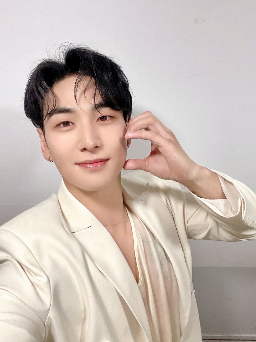 백호(BAEKHO) tweet media