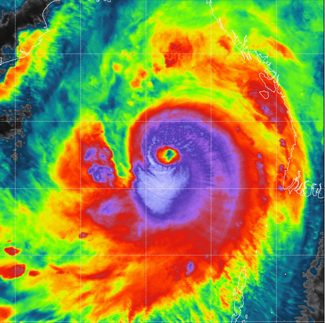 Monstrous #CycloneMocha heading towards #Myanmar coastline and is expected to make a full fledged landfall as a cat-4 cyclone. Currently at 945 mb &amp; Vmax of 112 kts. 

SW periphery of the eye wall continues to bloom with active CB. 

#Myanmar #cyclonealert #CycloneMochaUpdate