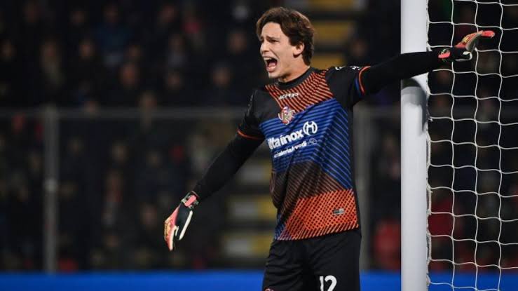 MilanEye's tweet photo. 🗣️ Cremonese goalkeeper Marco Carnesecchi to @SkySport: “Maignan is the best goalkeeper in Serie A.” https://t.co/YZNjn0nSWX