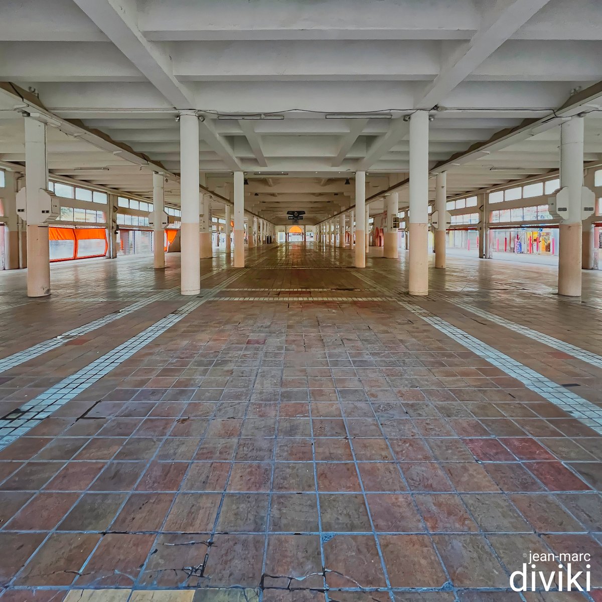 Le marché Forville au calme, après l'effervescence du matin !

#cannes #marchéforville #CotedAzurFrance