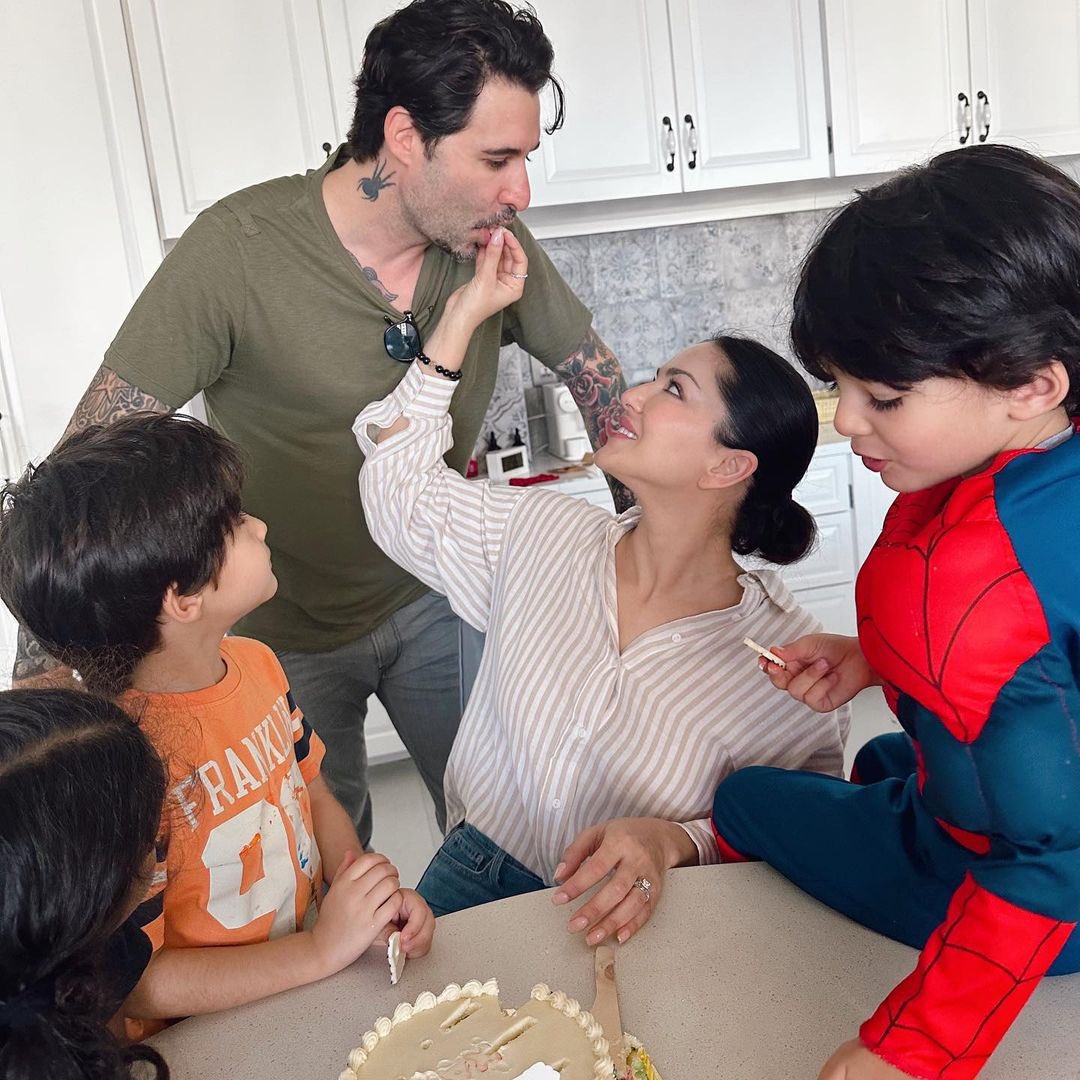 SunnyLeone's tweet photo. Thank you all my babies and @DanielWeber99 for my lovely cake and family time! So sweet and special! https://t.co/MgIQxcpUT0