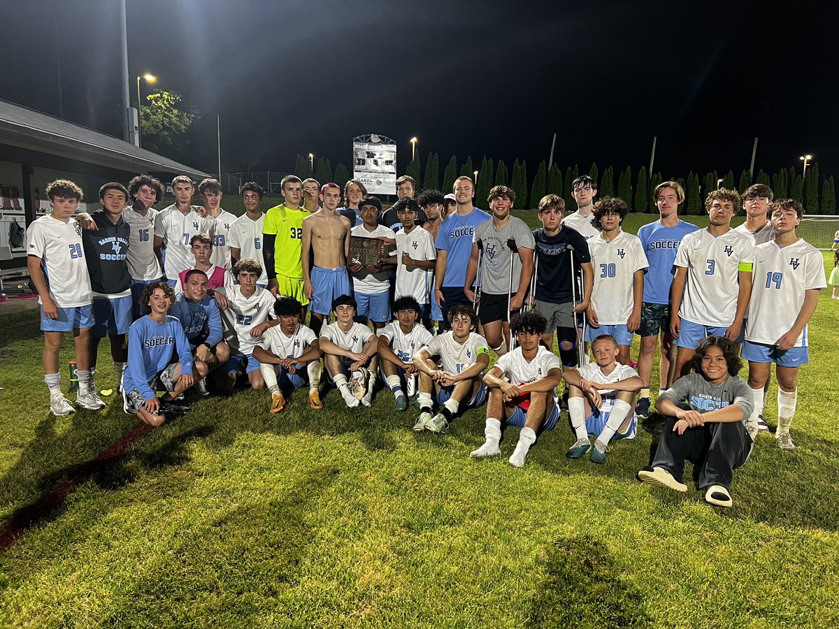 JessicaLyn92's tweet photo. 2nd place is no one’s fav,but so proud of the way these boys played.This group is close&amp;hardworking .They never quit or give up, not in a game or on each other. 
3 games in 5 days with the last going into https://t.co/PWgQvZ4TOf they will be on to the region semis on Tues. vsWest https://t.co/9qHiKR3dN1