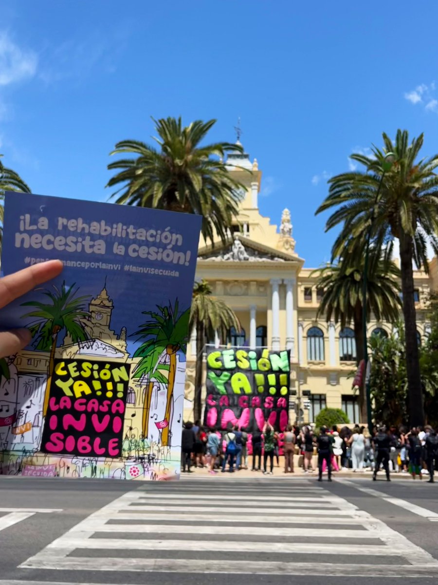 LaCasaInvisible's tweet photo. “LA REHABILITACIÓN NECESITA LA CESIÓN” 🔉

El arte se hace calle para recordar que habitamos una ciudad que nos desaloja con el turismo masificado, los alquileres imposibles y la amenaza hacia los espacios comunes y que nos quedan. 

#performanceporlainvi #lainvisecuida https://t.co/txg28j6uzn