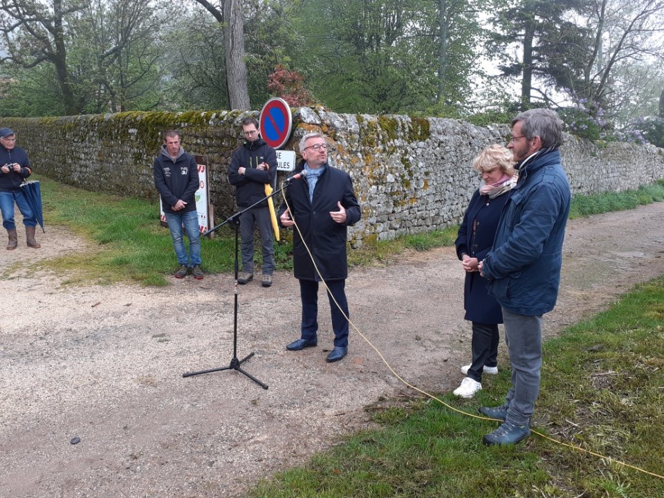 Prefecture42's tweet photo. 🥳 Inauguration de l'extension de la station d'épuration des eaux usées de #Burdignes en présence de D. Schuffenecker, secrétaire général de la préfecture.
🎯 L'État accompagne les communes rurales dans leur développement (avec la dotation d'équipement des territoires ruraux). https://t.co/zZCev7GdOH