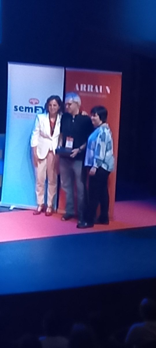 Enhorabuena a nuestro compañero <a href="/lemadecuenca/">Jorge Lema Bartolome</a> por su premio a la mejor labor  innovadora en @ARRAUNsemFYC <a href="/semfyc/">semFYC</a> por:
<a href="/de_mirilla/">La Mirilla de Familia</a> 
<a href="/USICU1/">USICU</a> .

¡Enhorabuena Lema!.