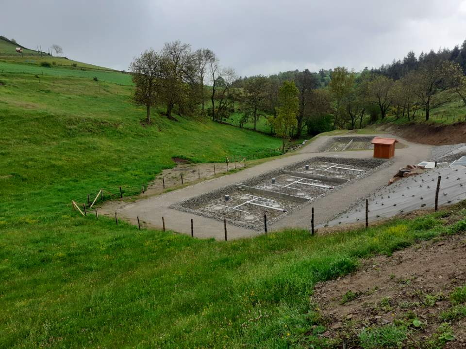 Prefecture42's tweet photo. 🥳 Inauguration de l'extension de la station d'épuration des eaux usées de #Burdignes en présence de D. Schuffenecker, secrétaire général de la préfecture.
🎯 L'État accompagne les communes rurales dans leur développement (avec la dotation d'équipement des territoires ruraux). https://t.co/zZCev7GdOH
