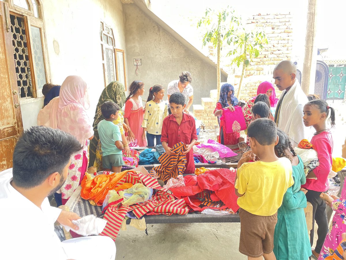 AzharMohammad98's tweet photo. Clothes Distribution Drive In UP Bulandshahr 
@fatima_fdn https://t.co/zQjOOHvNxV
