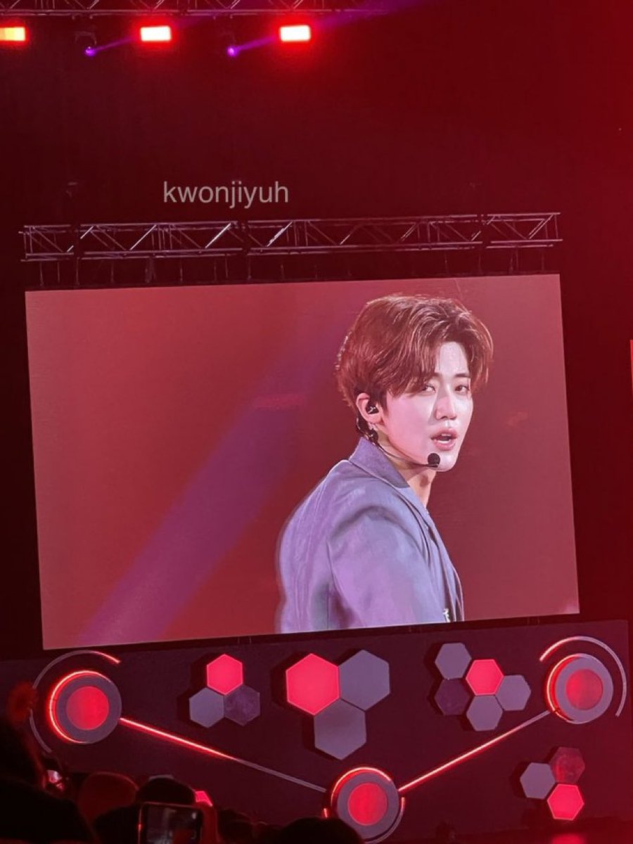 augustIune's tweet photo. jaemin look for todays concert HE LOOKS SO FINE AND SO HANDSOME DAMN........... https://t.co/3hMgWDRGRl
