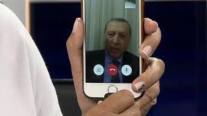 birhatunkisi_'s tweet photo. Oy verirken unutulmaması gerekenler arasında ilk sırayı 15 temmuz almalı…
Bir yanda evinde tatlı canı ile keyif yapan lider adayı ……
Diğer yanda kefeni ile yola çıkmış ve vatanına sahip çıkması için halkını sokağa davet eden dünya lideri 🇹🇷
#14mayis2023 

#TürkiyeSanaEmanet https://t.co/PNbj2jVn6Z