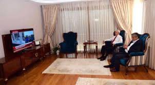 birhatunkisi_'s tweet photo. Oy verirken unutulmaması gerekenler arasında ilk sırayı 15 temmuz almalı…
Bir yanda evinde tatlı canı ile keyif yapan lider adayı ……
Diğer yanda kefeni ile yola çıkmış ve vatanına sahip çıkması için halkını sokağa davet eden dünya lideri 🇹🇷
#14mayis2023 

#TürkiyeSanaEmanet https://t.co/PNbj2jVn6Z